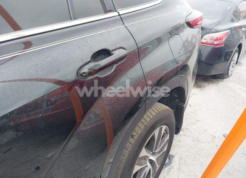 Photo 17 of 2021 Toyota Highlander XLE (VIN 5TDGZRAH5MS536958)