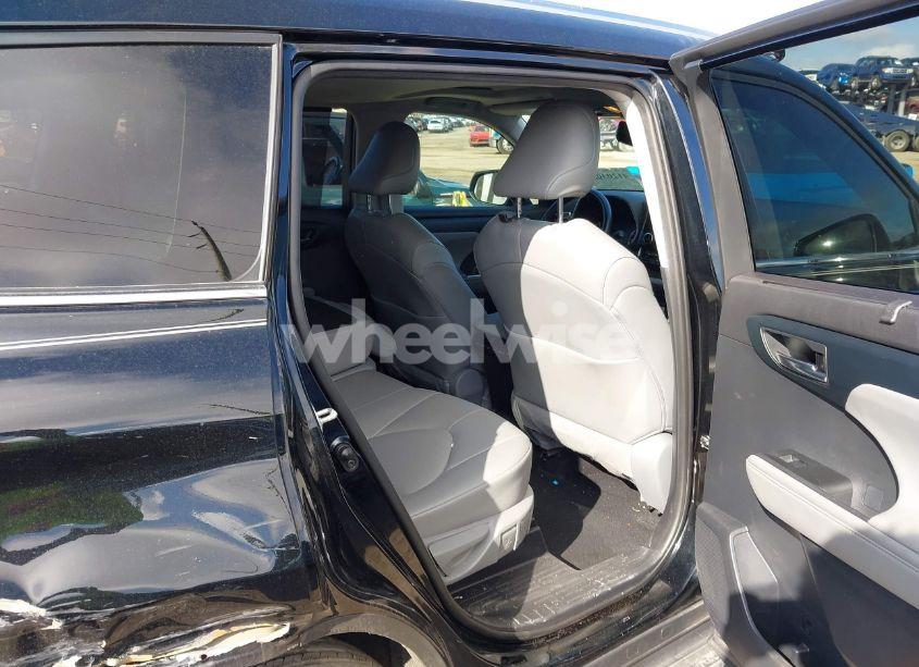 Photo 8 of 2021 Toyota Highlander XLE (VIN 5TDGZRAH5MS536958)