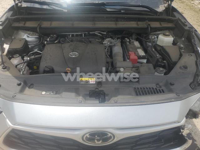 Photo 13 of 2022 TOYOTA HIGHLANDER XLE (VIN 5TDGZRAH5NS101472)