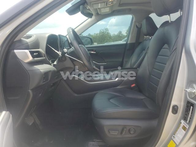 Photo 7 of 2022 TOYOTA HIGHLANDER XLE (VIN 5TDGZRAH5NS101472)