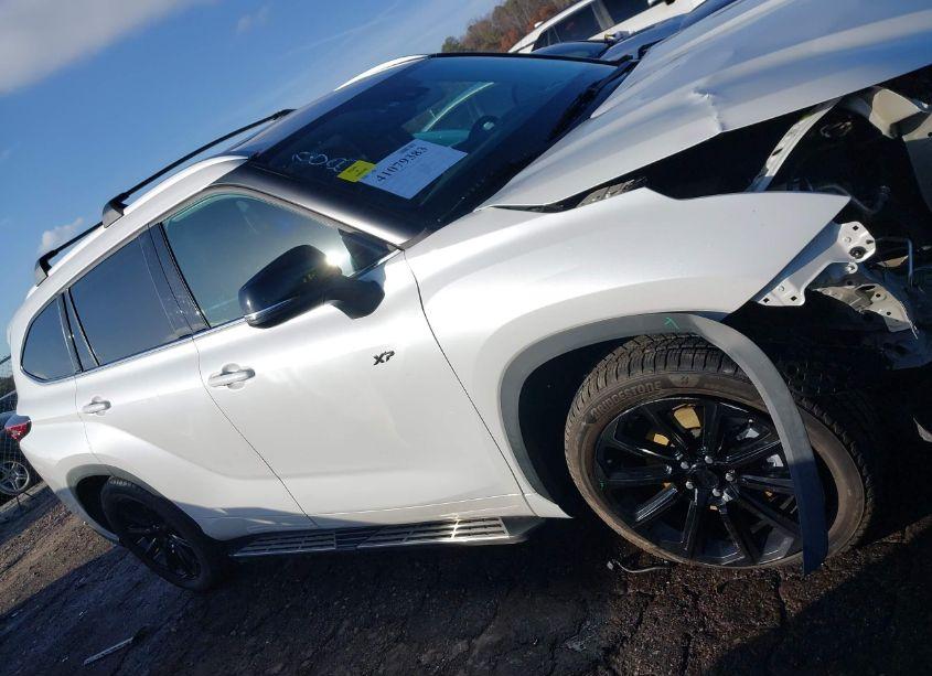 Photo 14 of 2022 Toyota Highlander XLE (VIN 5TDGZRAH5NS538856)