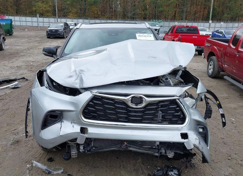Photo 12 of 2022 Toyota Highlander XLE (VIN 5TDGZRAH5NS538937)