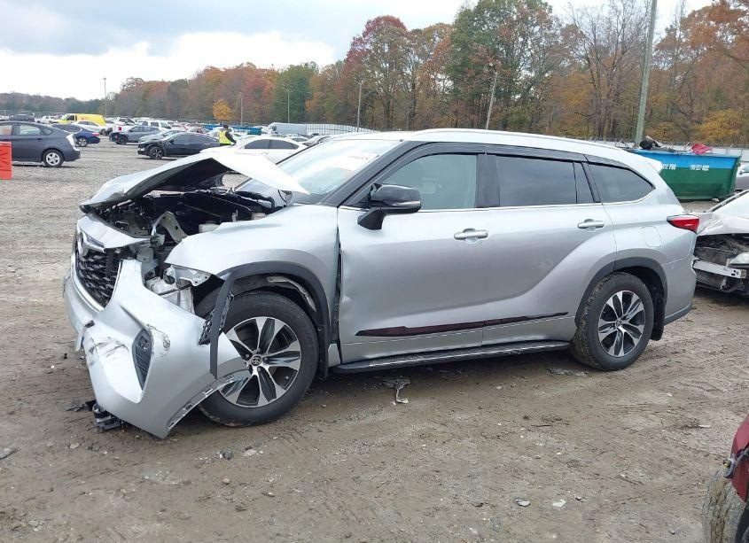 Photo 14 of 2022 Toyota Highlander XLE (VIN 5TDGZRAH5NS538937)