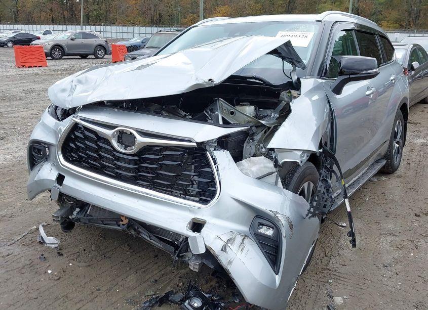 Photo 6 of 2022 Toyota Highlander XLE (VIN 5TDGZRAH5NS538937)