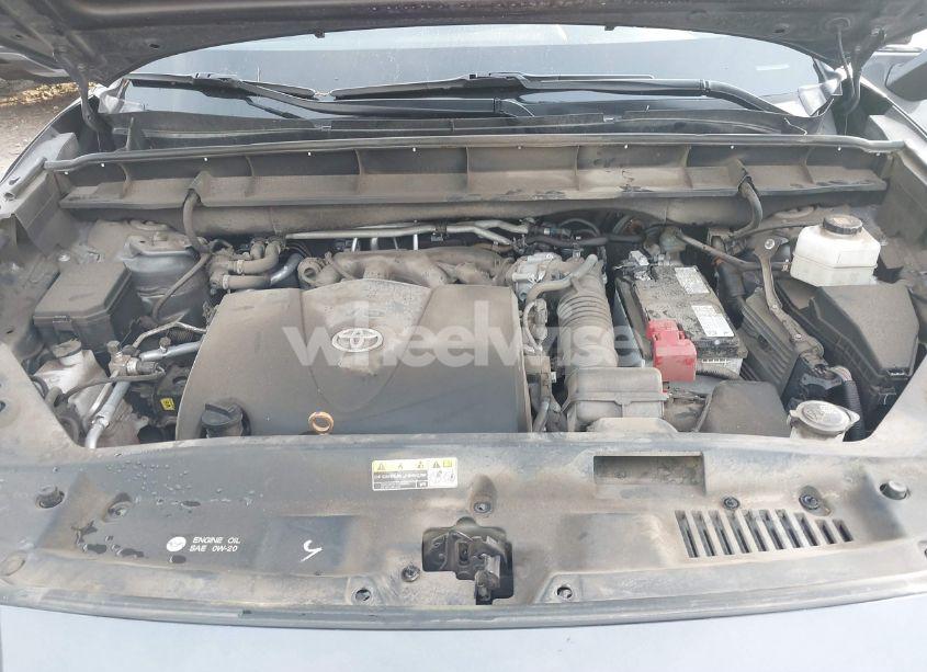 Photo 10 of 2022 Toyota Highlander XLE (VIN 5TDGZRAH5NS548772)