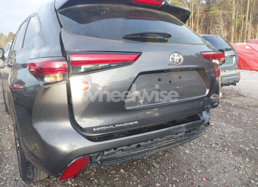 Photo 17 of 2022 Toyota Highlander XLE (VIN 5TDGZRAH5NS548772)