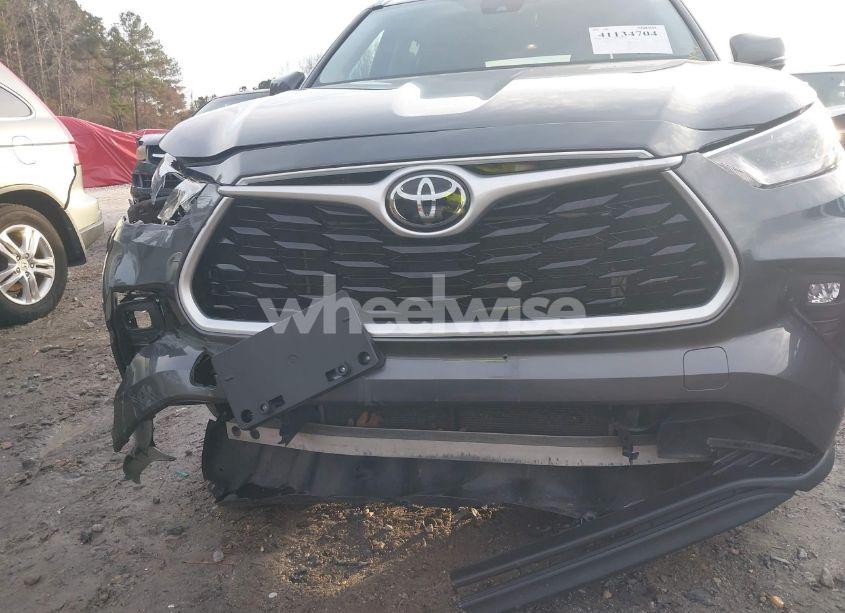 Photo 20 of 2022 Toyota Highlander XLE (VIN 5TDGZRAH5NS548772)