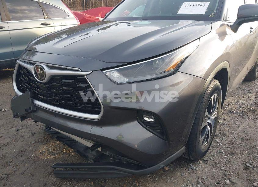 Photo 21 of 2022 Toyota Highlander XLE (VIN 5TDGZRAH5NS548772)