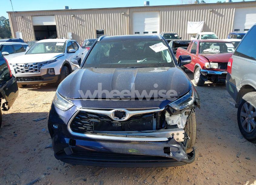 Photo 12 of 2022 Toyota Highlander XLE (VIN 5TDGZRAH6NS101044)