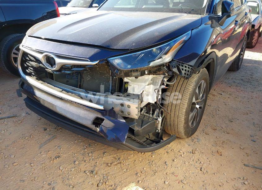 Photo 6 of 2022 Toyota Highlander XLE (VIN 5TDGZRAH6NS101044)
