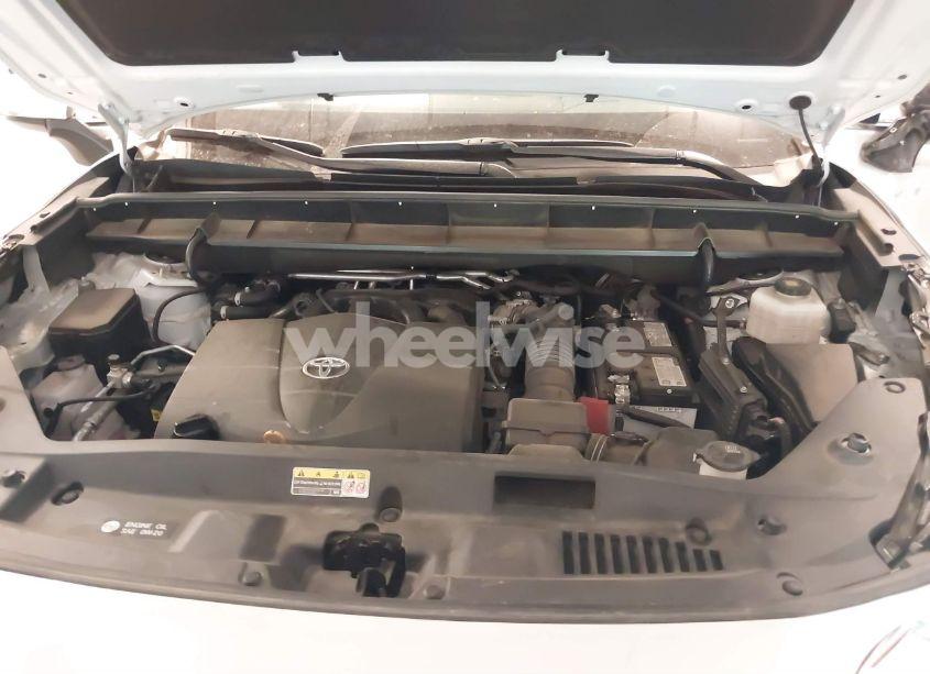 Photo 10 of 2022 Toyota Highlander XLE (VIN 5TDGZRAH6NS540289)