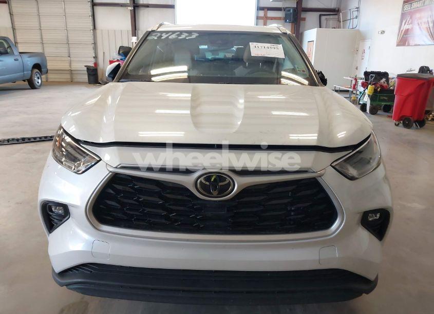Photo 13 of 2022 Toyota Highlander XLE (VIN 5TDGZRAH6NS540289)
