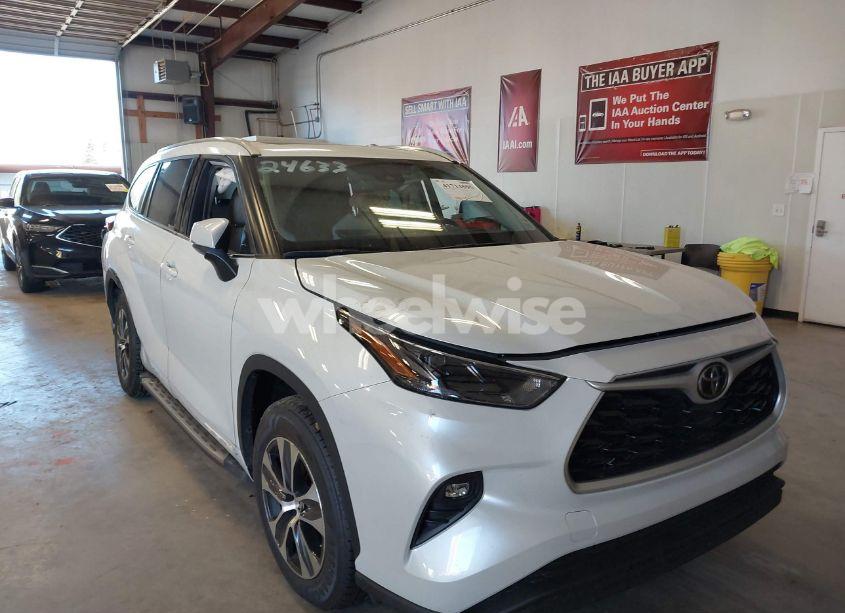 Photo 21 of 2022 Toyota Highlander XLE (VIN 5TDGZRAH6NS540289)
