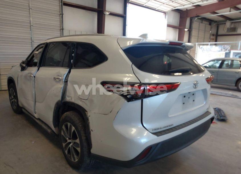 Photo 22 of 2022 Toyota Highlander XLE (VIN 5TDGZRAH6NS540289)