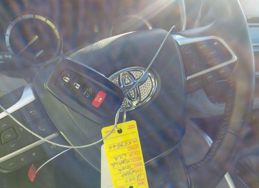 Photo 11 of 2022 Toyota Highlander XLE (VIN 5TDGZRAH6NS553866)