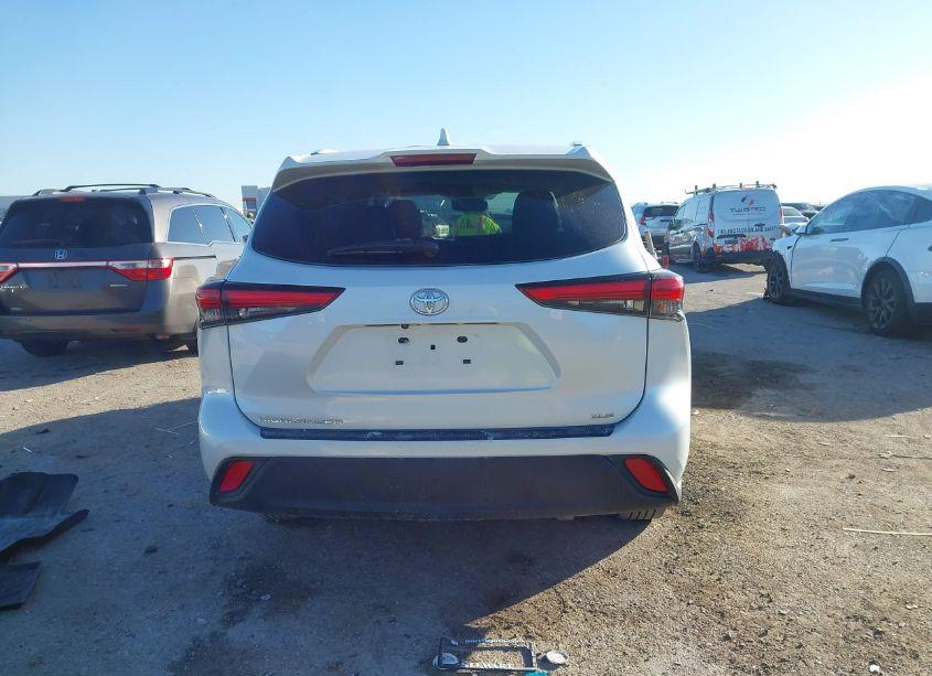 Photo 16 of 2022 Toyota Highlander XLE (VIN 5TDGZRAH6NS553866)