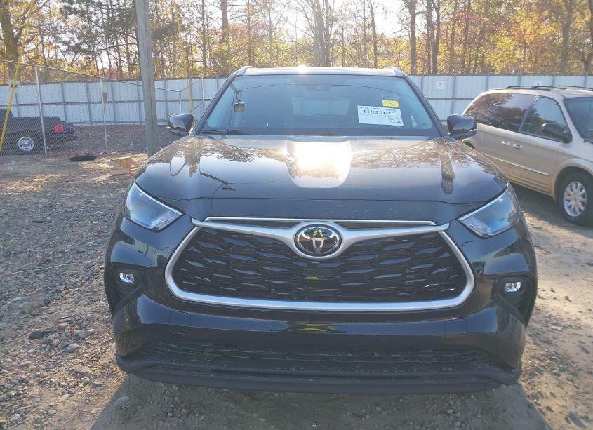 Photo 12 of 2022 Toyota Highlander XLE (VIN 5TDGZRAH6NS554094)