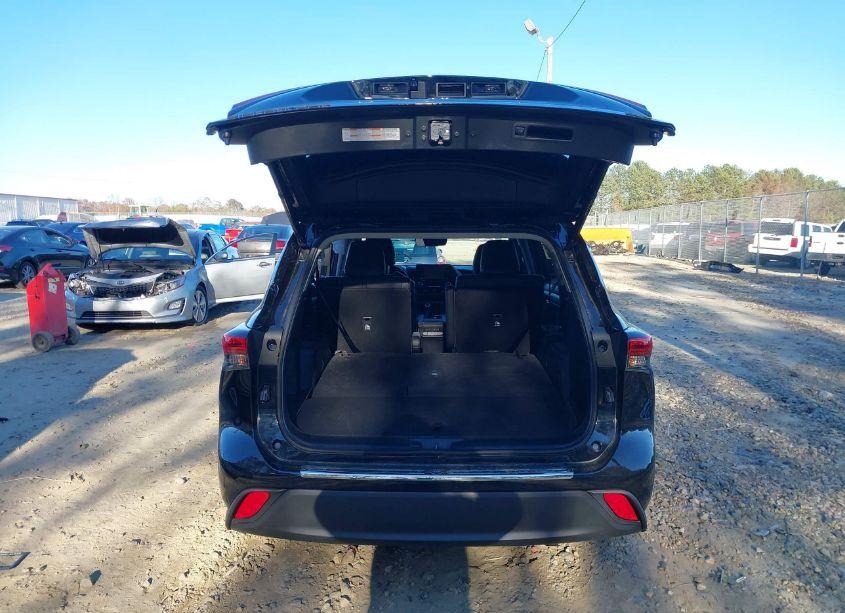 Photo 18 of 2022 Toyota Highlander XLE (VIN 5TDGZRAH6NS554094)