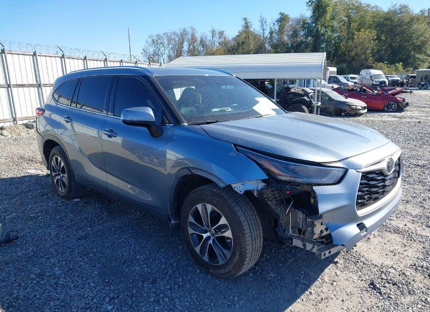 2021 Toyota Highlander XLE (VIN 5TDGZRAH7MS034100) main photo
