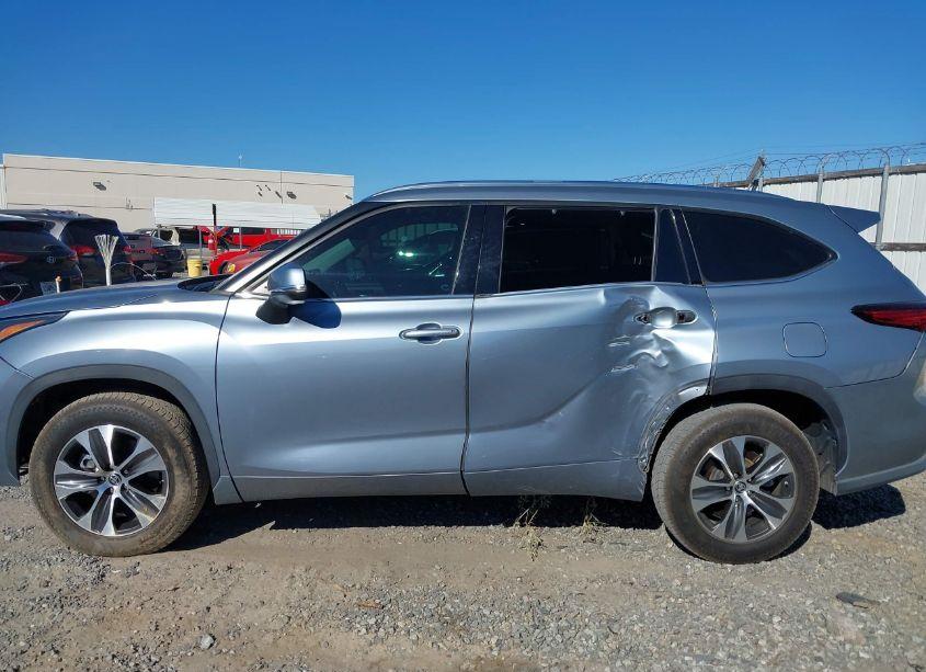Photo 14 of 2021 Toyota Highlander XLE (VIN 5TDGZRAH7MS034100)