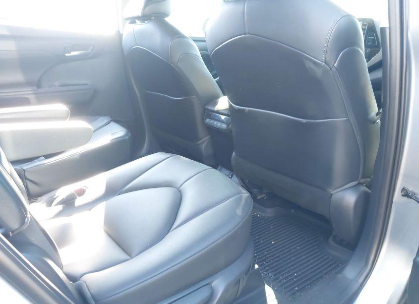 Photo 8 of 2021 Toyota Highlander XLE (VIN 5TDGZRAH7MS034100)