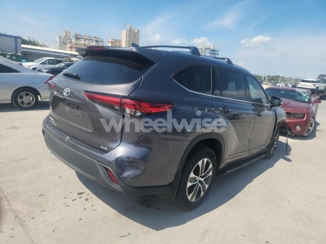 2021 TOYOTA HIGHLANDER XLE (VIN 5TDGZRAH7MS061345) main photo