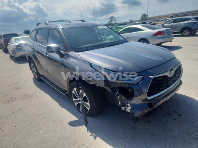 Photo 11 of 2021 TOYOTA HIGHLANDER XLE (VIN 5TDGZRAH7MS061345)