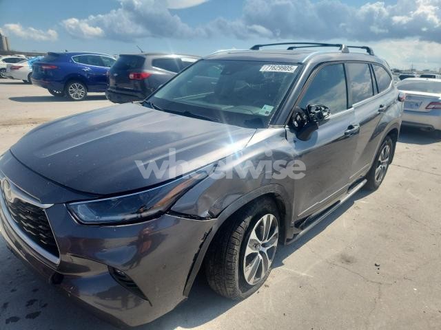 Photo 2 of 2021 TOYOTA HIGHLANDER XLE (VIN 5TDGZRAH7MS061345)