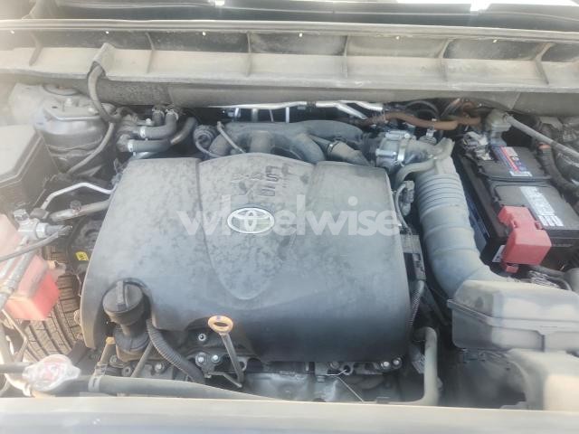 Photo 5 of 2021 TOYOTA HIGHLANDER XLE (VIN 5TDGZRAH7MS061345)