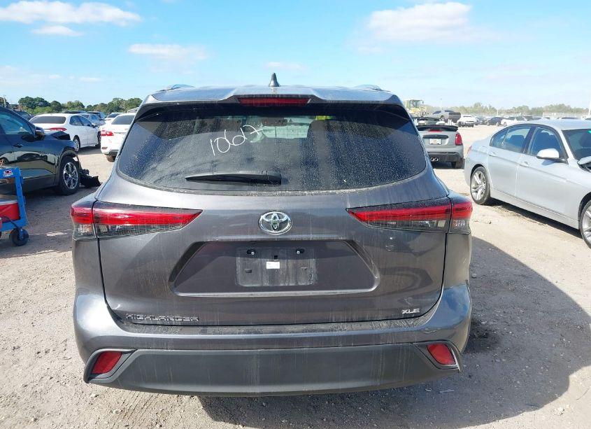 Photo 16 of 2021 Toyota Highlander XLE (VIN 5TDGZRAH7MS088500)