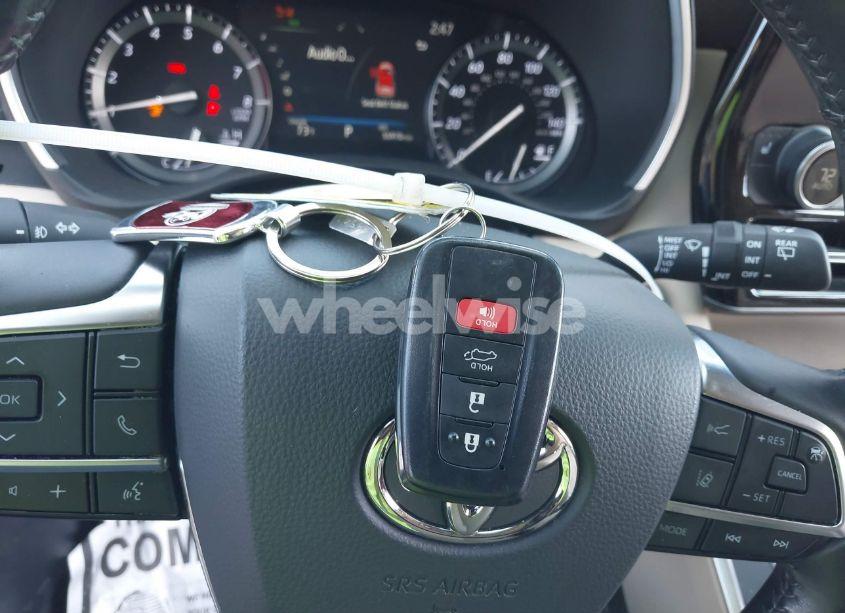 Photo 11 of 2021 Toyota Highlander XLE (VIN 5TDGZRAH7MS523208)