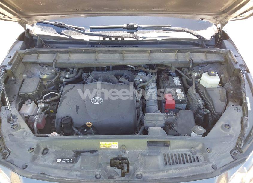 Photo 10 of 2021 Toyota Highlander XLE (VIN 5TDGZRAH7MS528781)