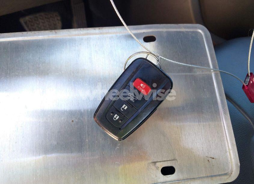 Photo 11 of 2021 Toyota Highlander XLE (VIN 5TDGZRAH7MS528781)