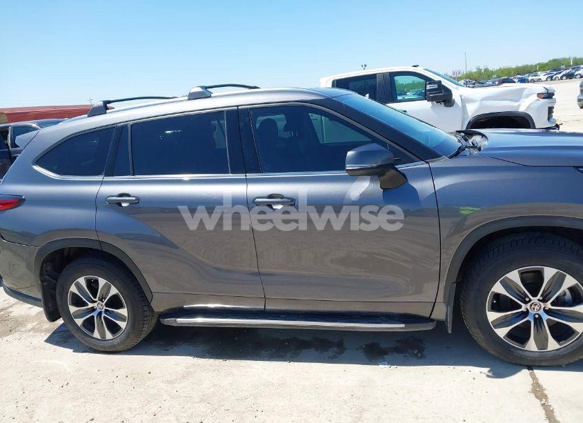 Photo 14 of 2021 Toyota Highlander XLE (VIN 5TDGZRAH7MS528781)