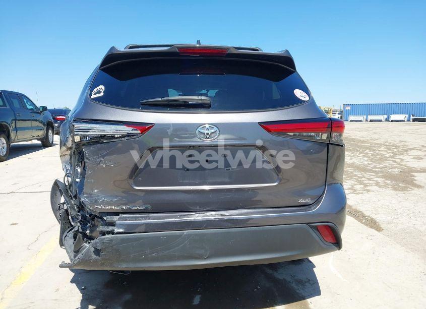 Photo 17 of 2021 Toyota Highlander XLE (VIN 5TDGZRAH7MS528781)