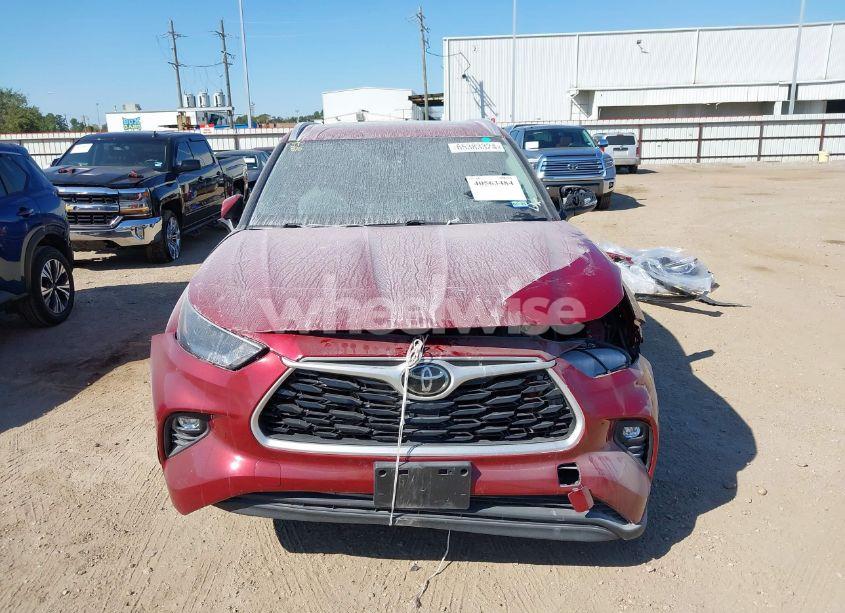 Photo 13 of 2022 Toyota Highlander XLE (VIN 5TDGZRAH7NS542925)