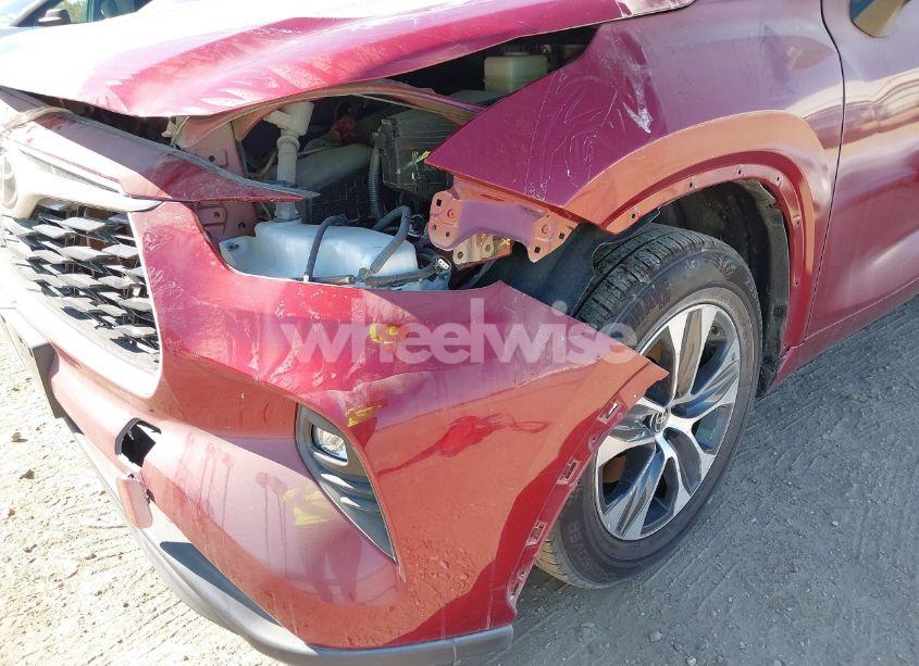 Photo 6 of 2022 Toyota Highlander XLE (VIN 5TDGZRAH7NS542925)