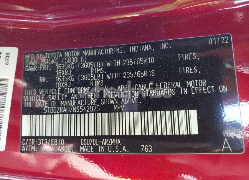 Photo 9 of 2022 Toyota Highlander XLE (VIN 5TDGZRAH7NS542925)