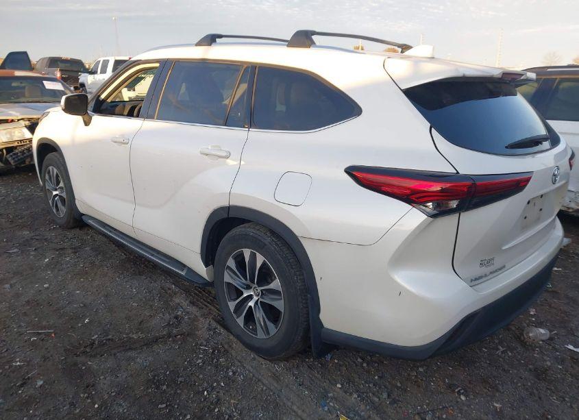 Photo 3 of 2020 Toyota Highlander XLE (VIN 5TDGZRAH8LS513253)