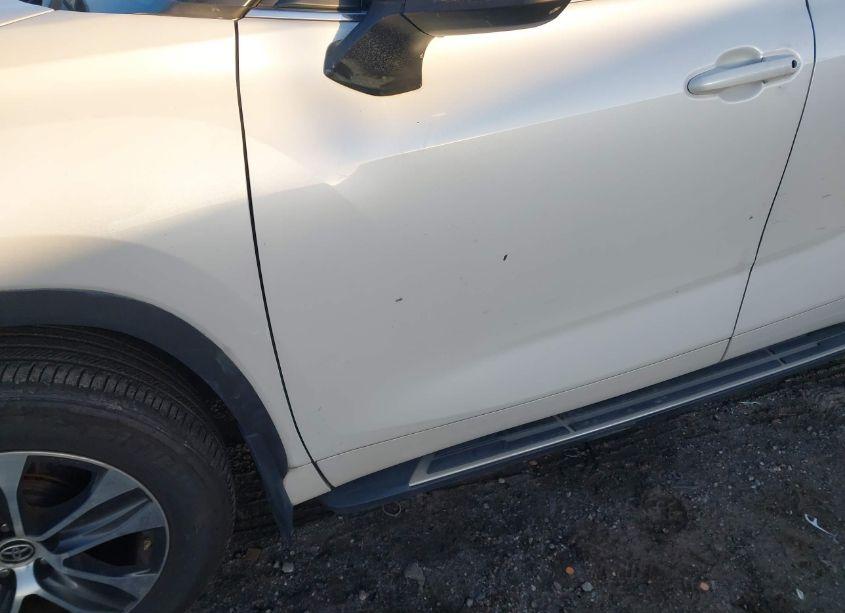 Photo 6 of 2020 Toyota Highlander XLE (VIN 5TDGZRAH8LS513253)
