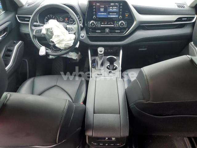 Photo 10 of 2021 TOYOTA HIGHLANDER XLE (VIN 5TDGZRAH8MS054159)