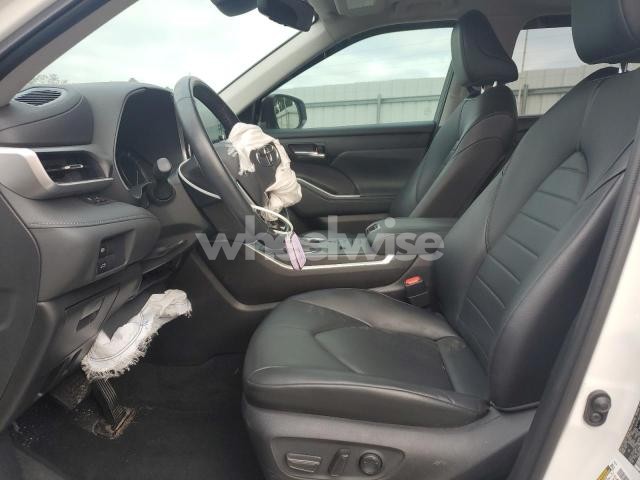 Photo 3 of 2021 TOYOTA HIGHLANDER XLE (VIN 5TDGZRAH8MS054159)