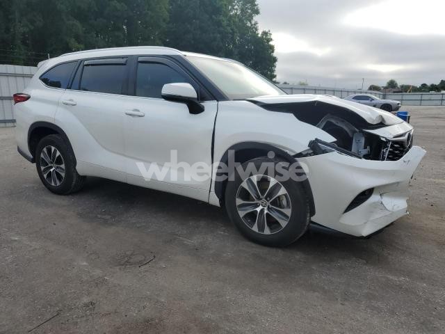 Photo 5 of 2021 TOYOTA HIGHLANDER XLE (VIN 5TDGZRAH8MS054159)