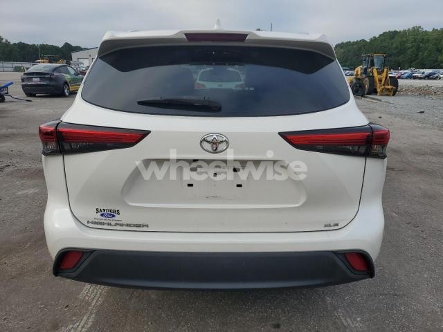 Photo 8 of 2021 TOYOTA HIGHLANDER XLE (VIN 5TDGZRAH8MS054159)