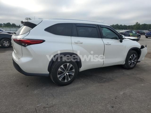Photo 9 of 2021 TOYOTA HIGHLANDER XLE (VIN 5TDGZRAH8MS054159)