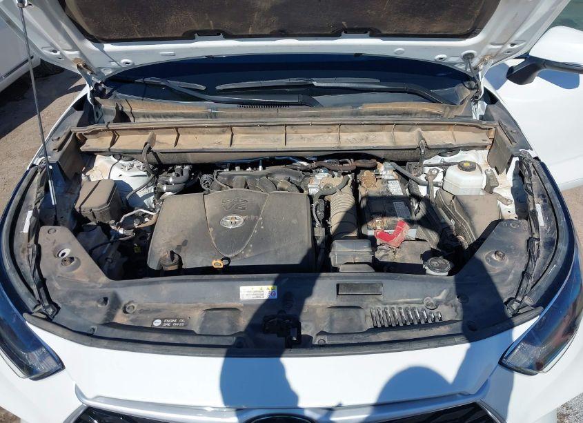 Photo 10 of 2021 Toyota Highlander XLE (VIN 5TDGZRAH8MS067834)