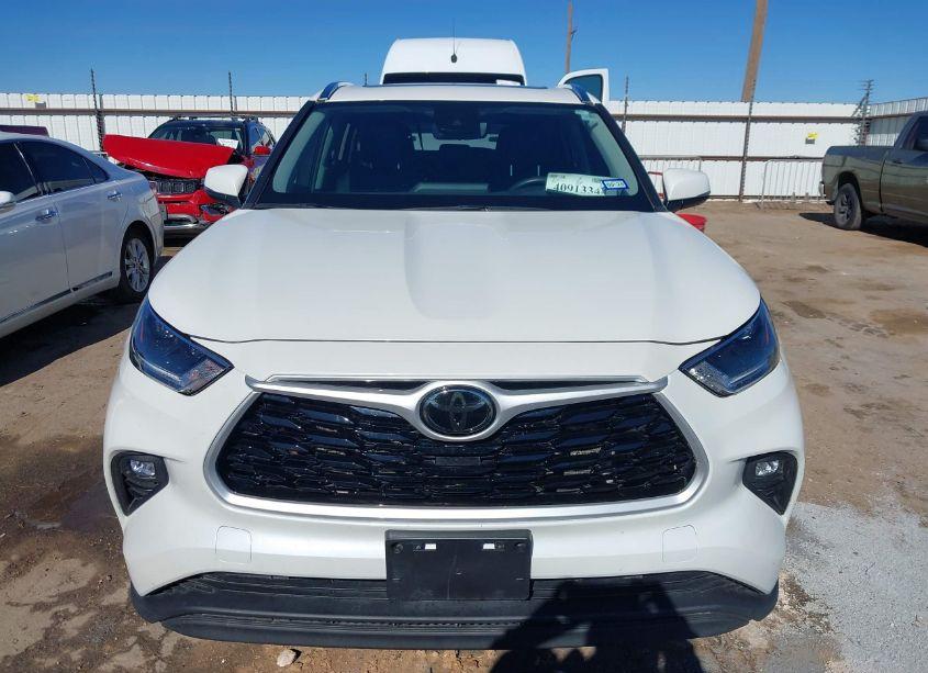 Photo 13 of 2021 Toyota Highlander XLE (VIN 5TDGZRAH8MS067834)