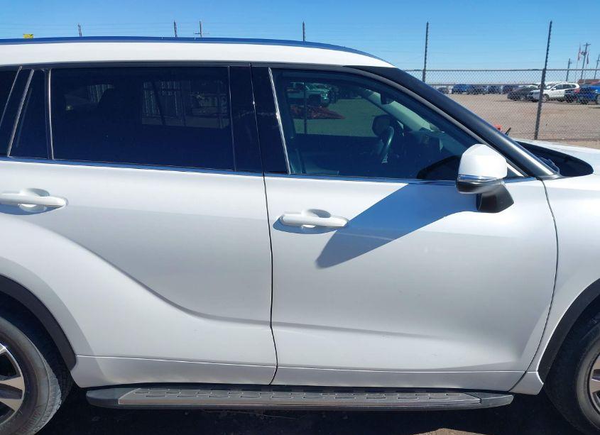 Photo 14 of 2021 Toyota Highlander XLE (VIN 5TDGZRAH8MS067834)