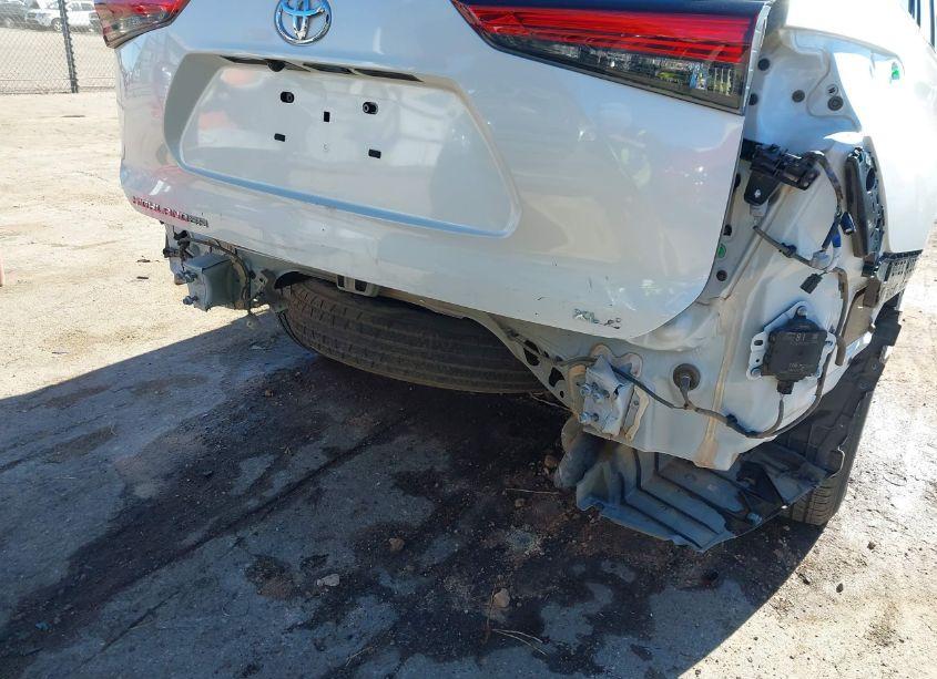 Photo 6 of 2021 Toyota Highlander XLE (VIN 5TDGZRAH8MS067834)