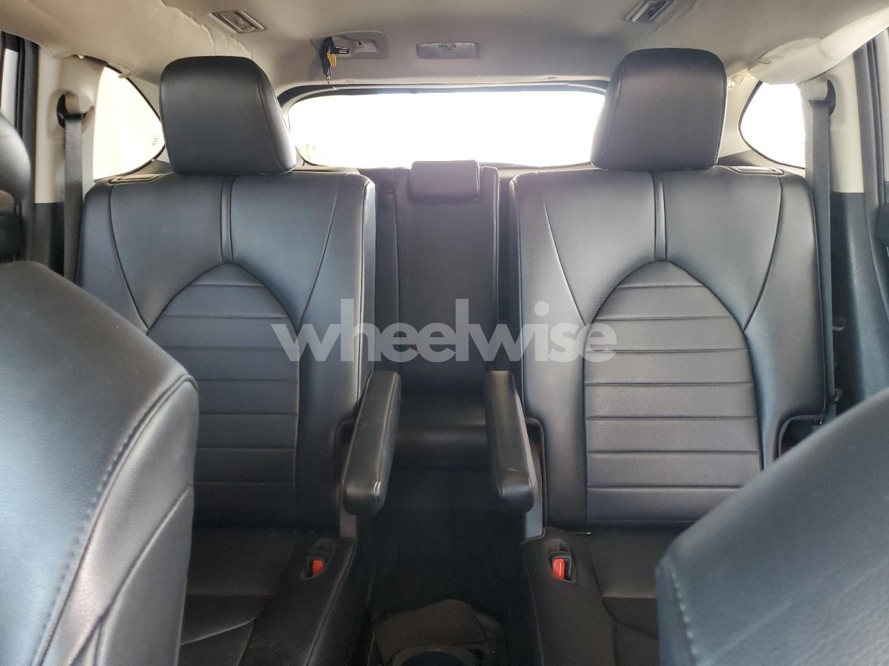 Photo 10 of 2021 TOYOTA HIGHLANDER XLE (VIN 5TDGZRAH8MS075657)